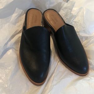 Like new Soludos black slide/ mules